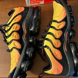 Nike men’s air vapor max plus size 11